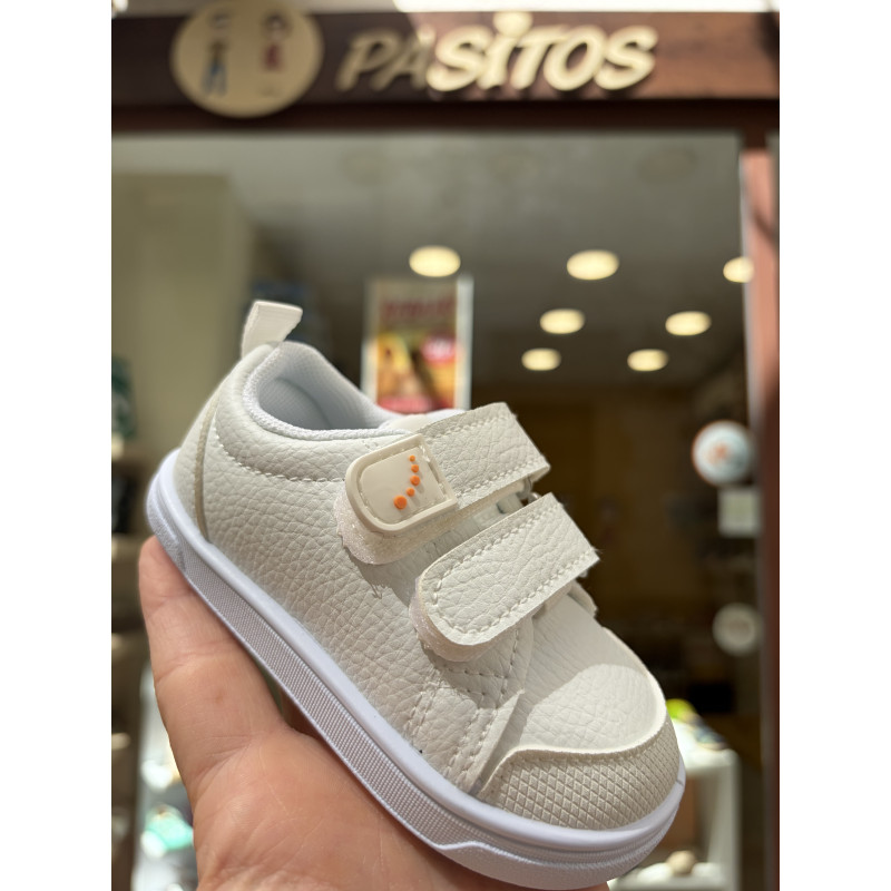 Deportiva de Blanditos vegana blanca lisa
